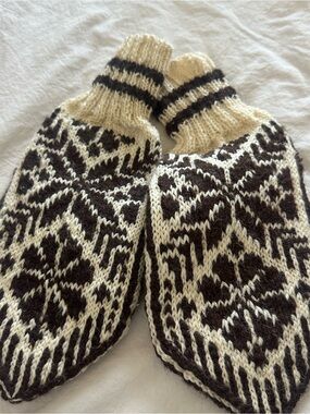 Norwegian wool mittens, often referred to as Selbu mittens